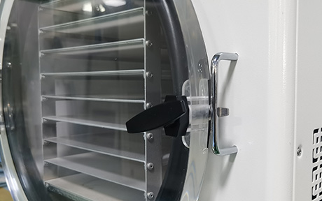 10-12kg 대형 식품 동결 건조기 detail - 투명하고 눈에 띄는 플렉시글라스 도어, 소재의 동결 건조 과정을 직접 관찰할 수 있습니다.