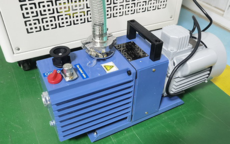 10-12kg 대형 식품 동결 건조기 detail - 안정적이고 신뢰할 수 있는 진공 펌프가 포함되어 있습니다.