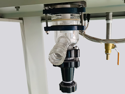 100L 단층 유리 반응기 detail - 반응 케틀용 배출 밸브, PTFE 씰링이 있는 유리 재질, 플랜지 포트는 분해 및 청소가 용이하며, 욕조용 배수 밸브.