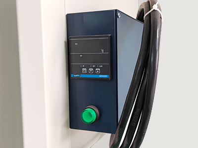 100L 단층 유리 반응기 detail - 가열용 버튼 하나로 욕조의 실시간 온도 설정 및 표시 가능