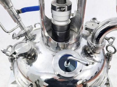 10L 재킷 스테인레스 스틸 화학 반응기 detail - 다중 입 반응 주전자 커버, 주전자 입 수를 맞춤 설정할 수 있으며 큰 입 디자인으로 청소가 쉽습니다.