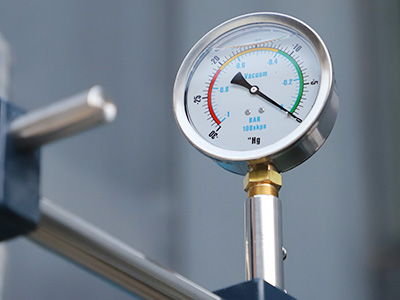 200L 단층 유리 반응기 detail - 오일 진공 측정기, 교반 중 진동 방지.