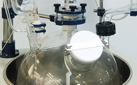 50L 단층 유리 반응기 detail - 주전자 본체 상단에 총 6개의 포트가 있습니다.