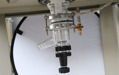 50L 단층 유리 반응기 detail - PTFE 밀봉이 있는 유리 소재의 배출 밸브, 플랜지 포트는 분해 및 세척이 쉽습니다.