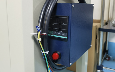 50L 단층 유리 반응기 detail - 가열을 위한 버튼 하나로 욕조의 실시간 온도를 설정하고 표시할 수 있습니다.