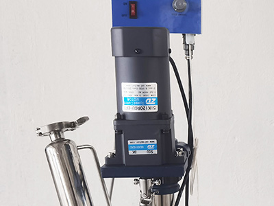 5L 실험실 자켓 스테인레스 스틸 반응기 detail - 인버터 속도 조절 모터, 일정한 속도, 브러시 없음, 불꽃이 없고 안전하고 안정적이며 지속적으로 작동할 수 있습니다.