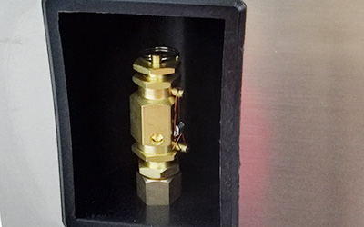 자동 빠른 개방형 스팀 살균기 detail - 안전 밸브, 멸균기의 온도가 너무 높으면 안전 밸브가 자동으로 수축되어 안전한 사용을 보장합니다.