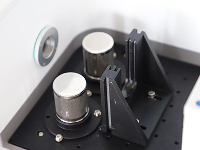 푸리에 변환 적외선 FTIR 분광기 detail - 그것은 장기 테스트의 안정성과 정확성을 보장하기 위해 3차원 레이저 제어 자동 조정 및 고속 스캐닝 동적 조정 기능을 가지고 있습니다.