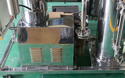 대용량 단일 효과 떨어지는 필름 증발기 산업 규모 detail - 방폭 순환 펌프와 물 순환 진공 펌프는 모두 스테인레스 스틸로 덮여있어 더 안전하고 모양이 좋습니다.