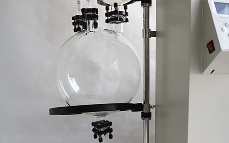 새로운 50L 회전 증발기 detail - 배출 밸브와 공기 방출 밸브가 있는 수신 플라스크.