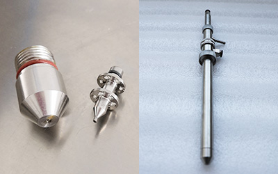 필터가 있는 실험용 소형 분무 건조기 detail - 2 유체 분무기, 분무기 스프레이 건에는 에어 캡이 있으며 에어 캡은 금속 일체형 구조로 가스 순환의 안정성을 크게 향상시킬 수 있습니다.